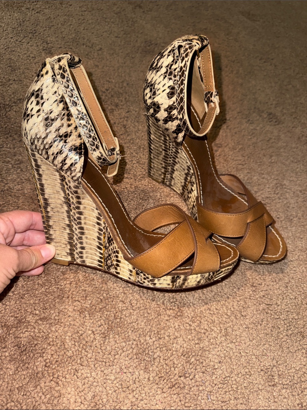 Tory Burch Women’s Brown Livia Snake Skin Wedges Size 9 1/2 - Picture 3 of 7